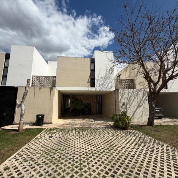 RENTA CASA PALERMO TEMOZON NORTE