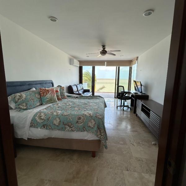CASA CON DISEÑO DE AUTOR EN LA PLAYA