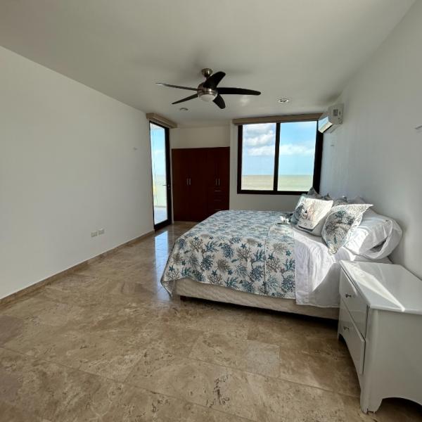 CASA CON DISEÑO DE AUTOR EN LA PLAYA